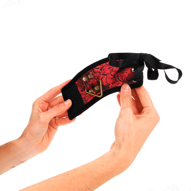 KINK - SCANDAL MENOTTES DE POIGNETS DÉTAILS EN LACET ROUGE ET NOIR 24,5 CM X 6,5 CM