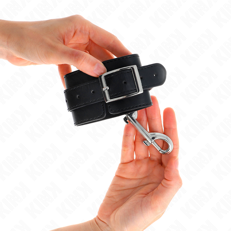 KINK - POLSBEUGELS - ENKELE RIJ MET KLINKNAGELS ZWART VERSTELBAAR 17-28 CM X 5 CM