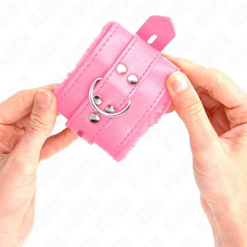 KINK - Menottes doublées de fourrure avec trous carrés roses et ceinture rose ajustable 17-29 cm x 6 cm